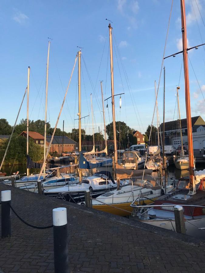B&B Logeren Bij De Burgemeester Stad aan 't Haringvliet Exterior photo